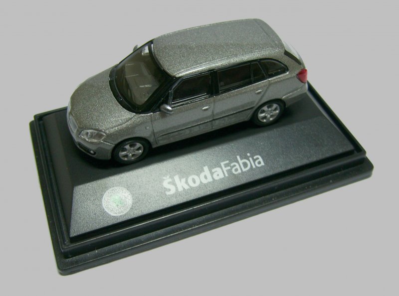 Skoda Fabia 2 Combi der Firma Abrex aus Tschechien. Modellmastab 1:72 Weitere Modelle auf meiner Homepage http://www.skoda-modelle.de