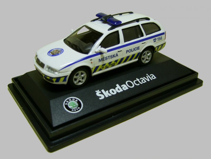 Skoda Octavia der Mestska Policie Prag. Mastab 1:72 Hersteller Abrex aus Tschechien. Weitere Bilder auf http://www.skoda-modelle.de 

